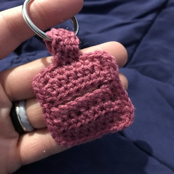 Crocheted Aldi Quarter Keeper Keychain - Picture 3 of 3